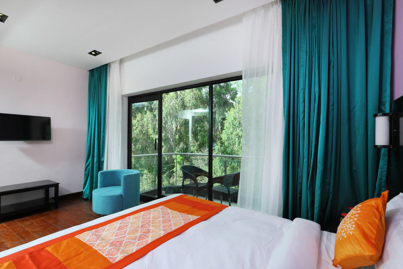 Spacious group room for tour package in Kodaikanal